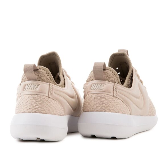 Nike W ROSHE TWO SE Shoes - Oatmeal/Oatmeal-Khaki-White - Picture 4 of 16